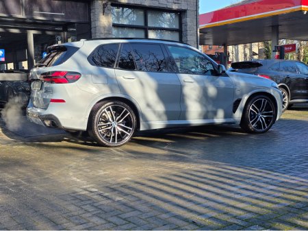 2025 BMW X5 XDRIVE50E M SPORT AUTO. ONLY 5K MILES. FINANCE ARRANGED. SIMI. AA APPROVED. €97,950 thumbnail