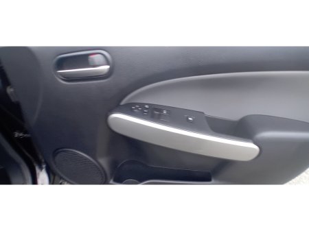 2010 Mazda Mazda2 - thumbnail 19