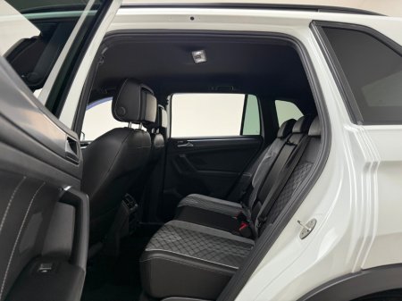 2022 Volkswagen Tiguan R-LINE 2.0 TDI 150HP €39,990 thumbnail