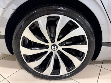 2025 Bentley Flying Spur 3.0 V6 E-HYBRID AZURE=AS NEW//HUGE SPEC=PAN ROOF//BALANCE OF BENTLEY WARRANTY=ONLY €150 ANNUAL ROAD TAX//TAILORED FINANCE PACKAGES AVAILABLE=TRADE INS €249,995 thumbnail