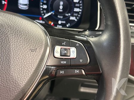 2019 Volkswagen Golf TSI HIGH LINE - FACTORY ALLOYS - CRUISE CONTROL - REVERSE CAMERA €20,950 thumbnail