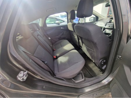 2015 Ford Focus - thumbnail 30