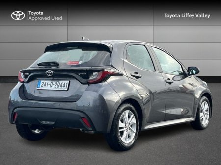 2024 Toyota Yaris YARIS HYBRID 1.5 LUNA €25,950 thumbnail
