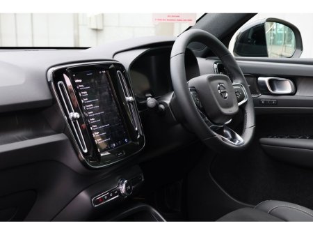 2022 Volvo XC40 - thumbnail 13
