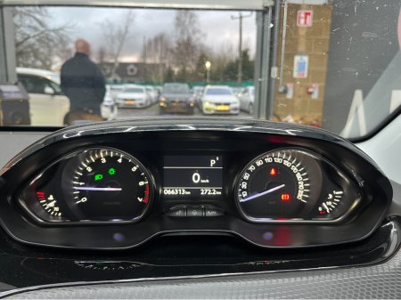 2018 Peugeot 2008 - thumbnail 21