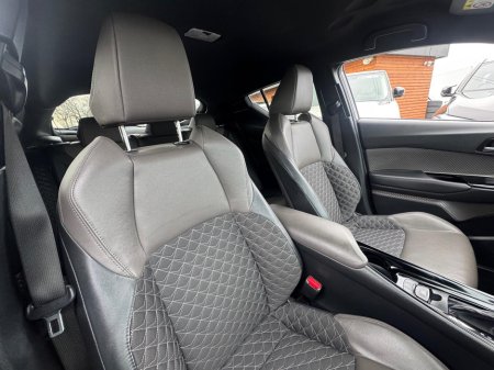 2023 Toyota C-HR - thumbnail 6