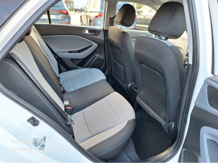 2016 Hyundai i20 1.2 Petrol DELUXE €7,450 thumbnail