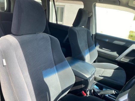 2017 Toyota Landcruiser - thumbnail 8