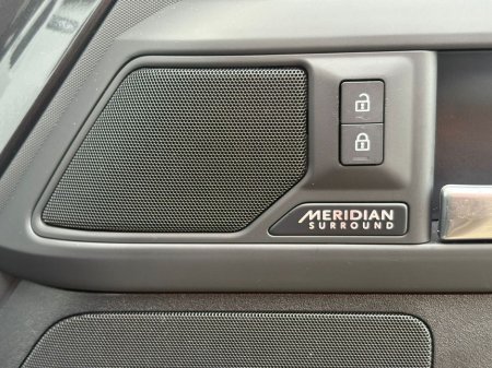 2025 Land Rover Defender - thumbnail 26
