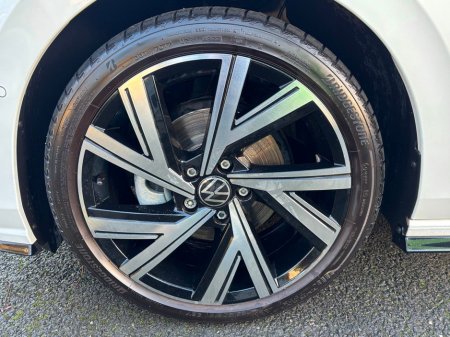 2023 Volkswagen Golf R-LINE 1.5 MHEV PETROL AUTO 5 DOOR €33,995 thumbnail