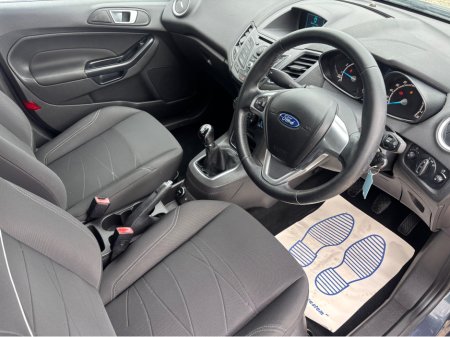 2014 Ford Fiesta - thumbnail 2