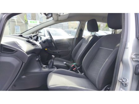 2017 Ford Fiesta - thumbnail 14