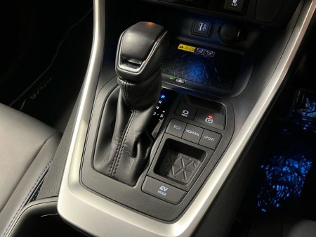 2025 Toyota Rav4 - view 4