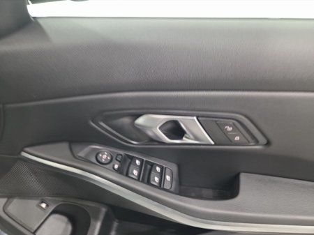 2025 BMW 3 Series - thumbnail 23