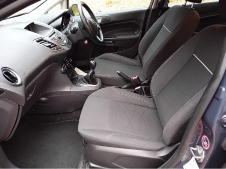 2013 Ford Fiesta - thumbnail 10