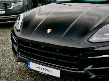2025 Porsche Cayenne - thumbnail 8