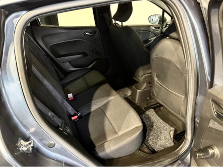 2020 Renault Clio 1.0 ICONIC TCE 100PS 5DR €12,990 thumbnail