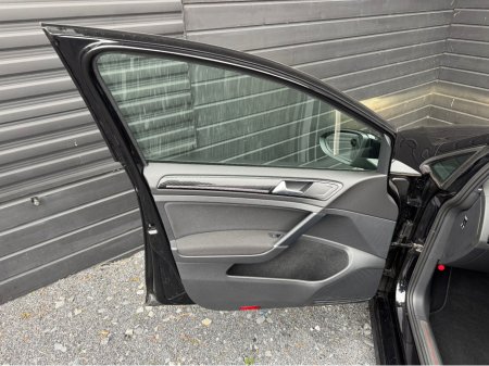 2014 Volkswagen Golf - thumbnail 17