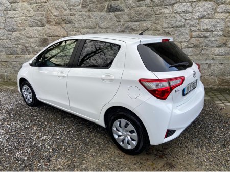 2019 Toyota Vitz - thumbnail 4