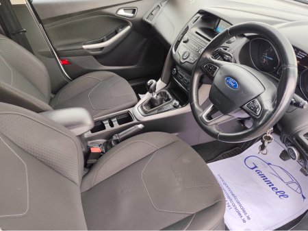 2016 Ford Focus - thumbnail 8