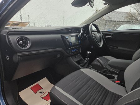 2017 Toyota Auris - thumbnail 7