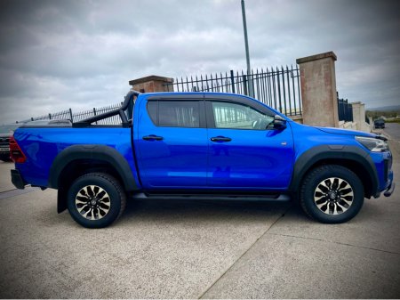 2023 Toyota Hilux - thumbnail 8