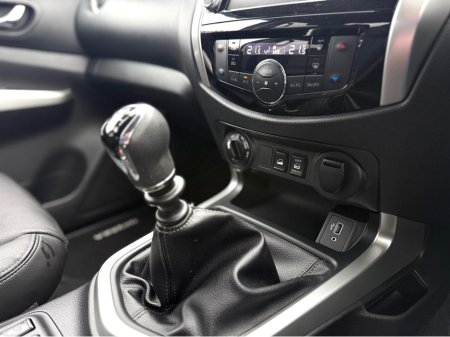 2021 Nissan Navara EXTREMELY LOW MILES - BODYKIT JUST FITTED! €25,500 thumbnail