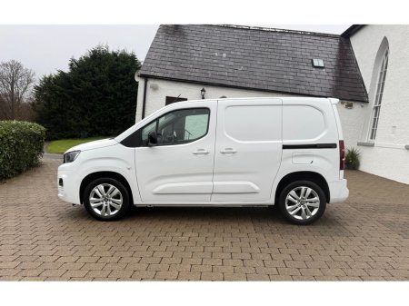 2022 Peugeot Partner PROFESSIONAL PREMIUM BLUEHDI L1 €14,550 thumbnail