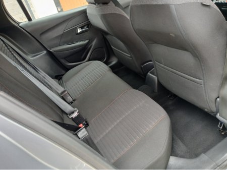 2022 Peugeot 208 - thumbnail 5