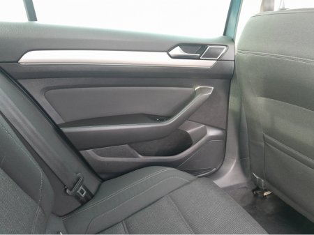 2016 Volkswagen Passat - thumbnail 17