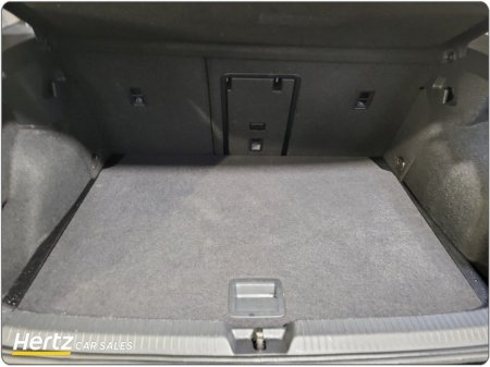 2024 Volkswagen Golf LIFE 110HP Petrol Manual €25,995 thumbnail