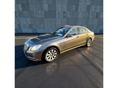 2011 Mercedes-Benz E Class E 200 CDI BlueEfficiency Classic A/T R12 €5,888 thumbnail