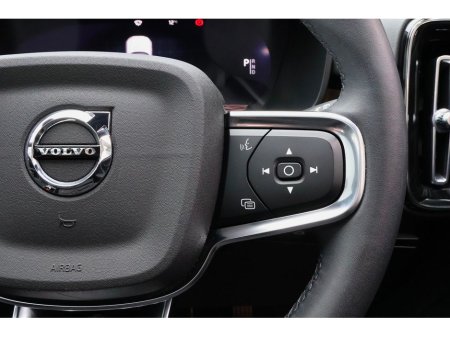 2022 Volvo XC40 - thumbnail 8