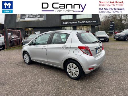 2012 Toyota Yaris - thumbnail 5