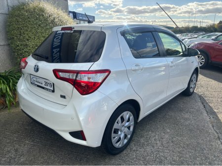 2019 Toyota Vitz AUTOMATIC HYBIRD 1.5 PETROL //HIGH SPEC//CRUISE CONTROL//HEATED DRIVERS SEAT//REVERSE CAMERA//KEYLESS ENTRY// €13,950