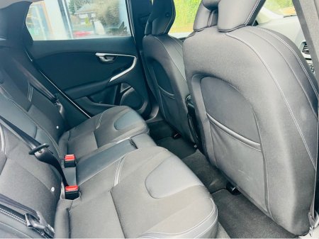 2015 Volvo V40 PRIVACY GLASS //  // REVERSE CAM €12,950 thumbnail