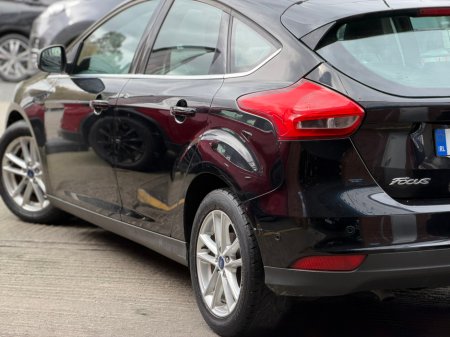 2016 Ford Focus - thumbnail 18