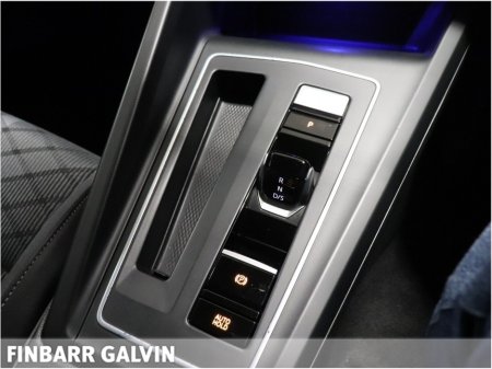 2022 Volkswagen Golf 2.0 TDI 150HP R-Line €32,950 thumbnail