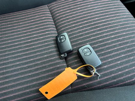 2017 Toyota Vitz - thumbnail 31