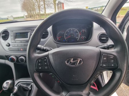 2017 Hyundai i10 - thumbnail 13