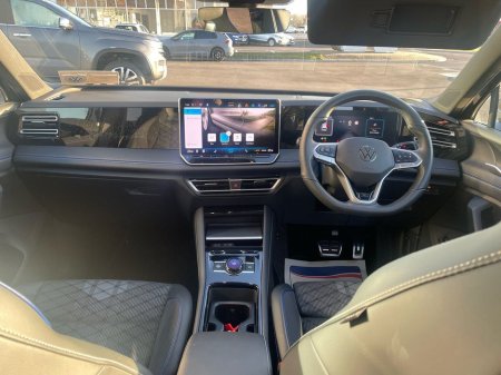 2025 Volkswagen Tiguan R-LINE 75 2.0TDI DSG 150HP €54,975 thumbnail