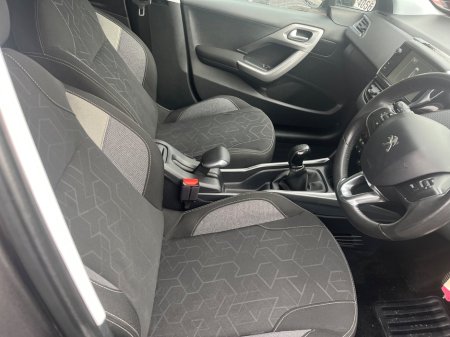 2016 Peugeot 2008 - thumbnail 11