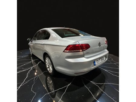 2017 Volkswagen Passat - thumbnail 11