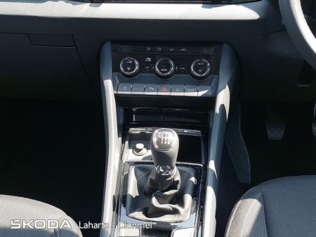 2025 Skoda Karoq SELECTION 2.0TDI 115HP €37,950 thumbnail