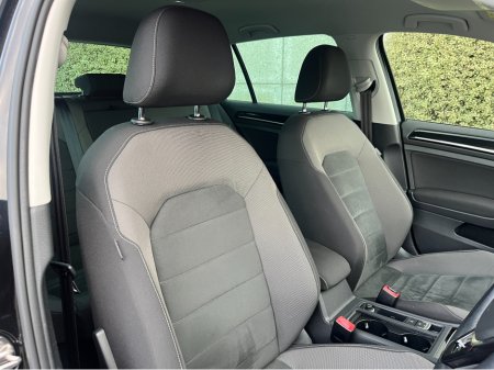 2019 Volkswagen Golf HIGHLINE AUTOMATIC 1.4 PETROL //LOW MILES//REVERSE CAMERA//KEYLESS ENTRY//ADAPTIVE CRUISE CONTROL// €19,950 thumbnail