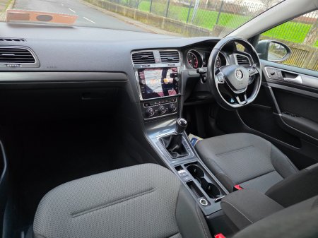 2018 Volkswagen Golf Comfortline 1.0tsi M6F 110HP 5 €15,950 thumbnail