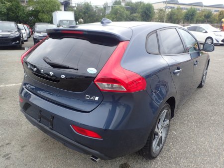 2019 Volvo V40 2.0 D4 SE LUXURY PLUS DIESEL AUTOMATIC // MASSIVE SPEC //  HALF HEATED LEATHER // REVERSING CAMERA // CRUISE CONTROL // LANE ASSIST // COLLISION WARNING SYSTEM // UPGRADED SPORT ALLOYS €19,950