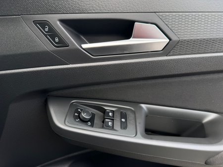 2025 Volkswagen Caddy Maxi Life LIFE TDI 122BHP A7F 5DR A €42,500 thumbnail