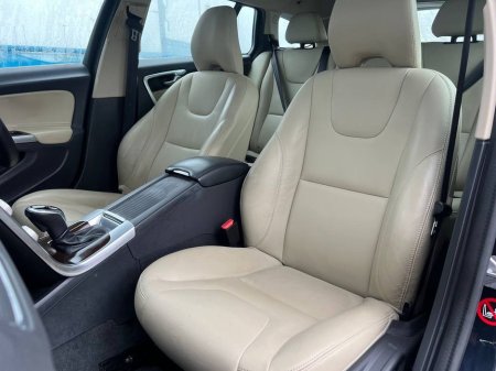 2018 Volvo V60 D4 CLASSIC 2.0 D // SERVICE HISTORY // OPENING SUNROOF // ADAPTIVE CRUISE CONTROL €19,950 thumbnail