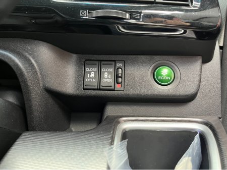 2022 Honda Stepwagon - thumbnail 9